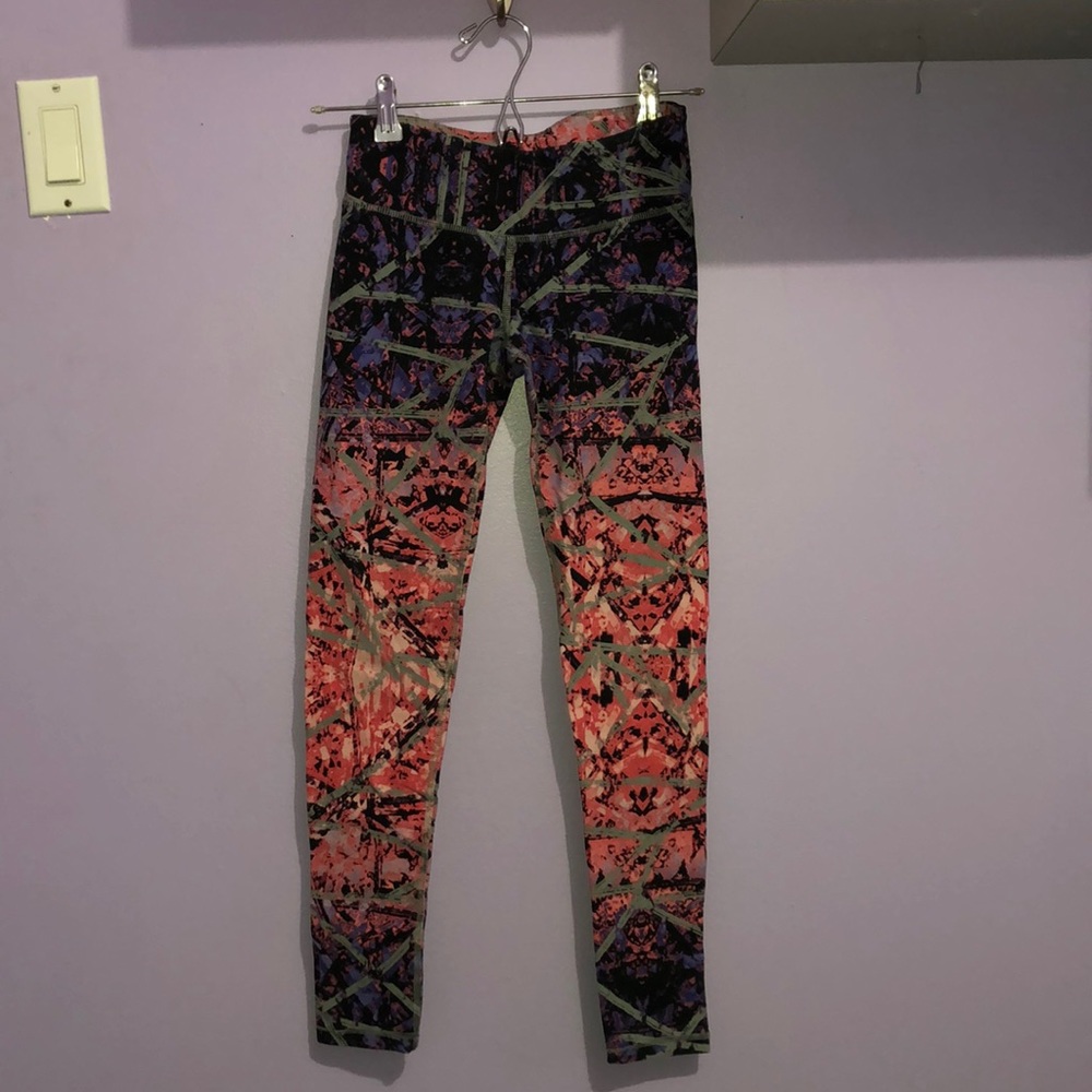 Danskin Pink/Purple Criss-Crossed Leggings (XS)
